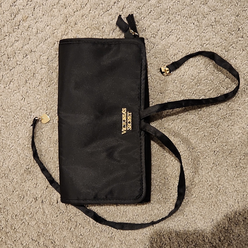 Victoria's Secret brand jewelry pouch. NEW